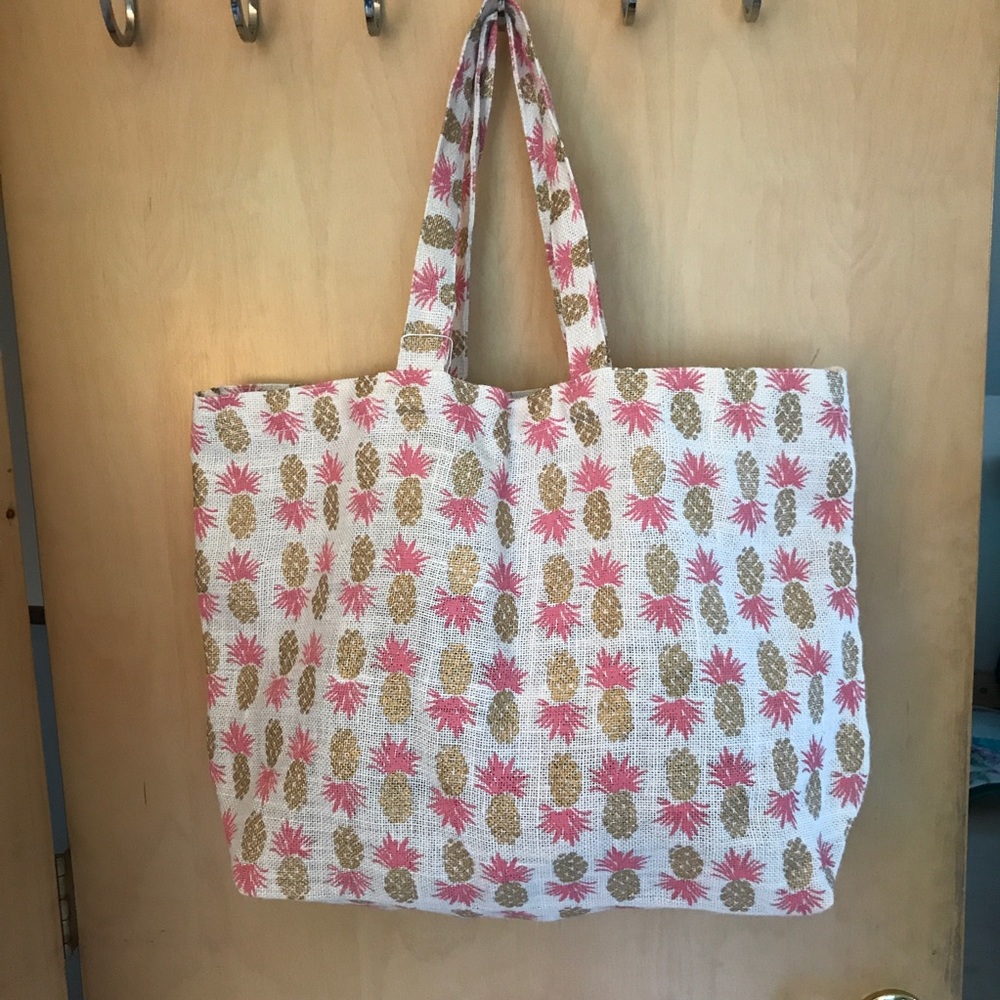 💚3/$20💚 Pink & Gold Metallic Pineapple tote